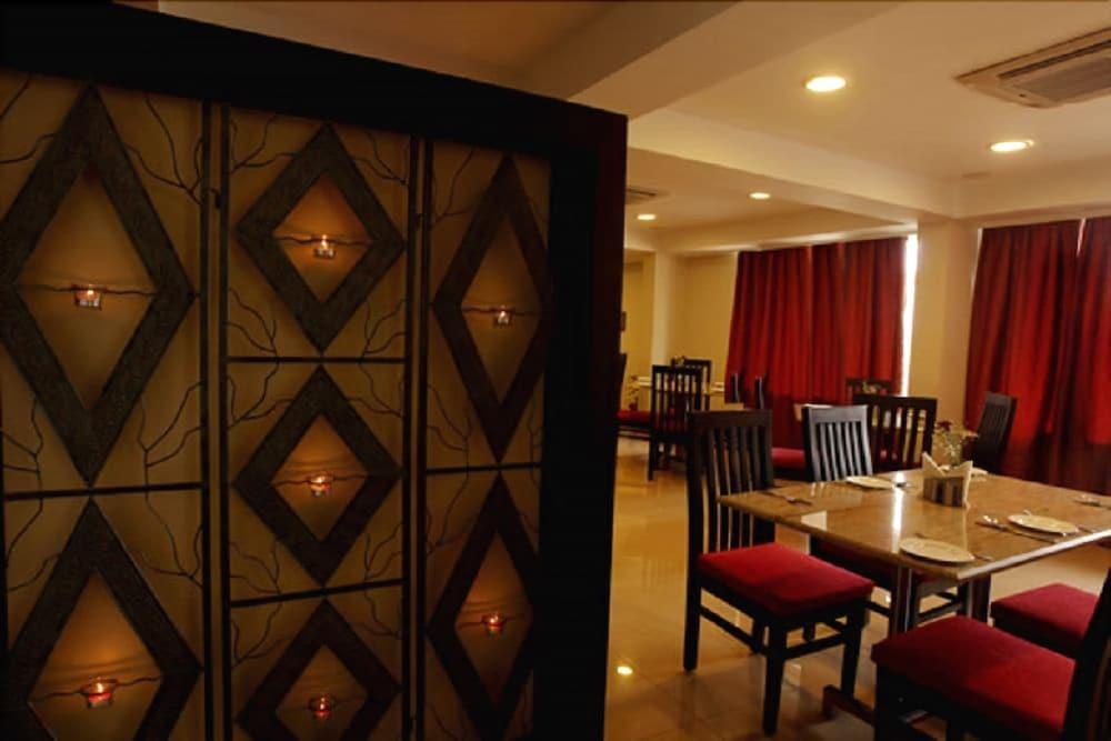 バンガロール ナガルジュナ スイーツアパートホテル レストラン 写真